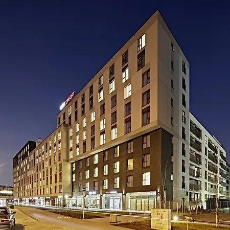 In Very Close To The Center, Free Underground Parking, Wifi, Air Conditioning, Balcony דירה