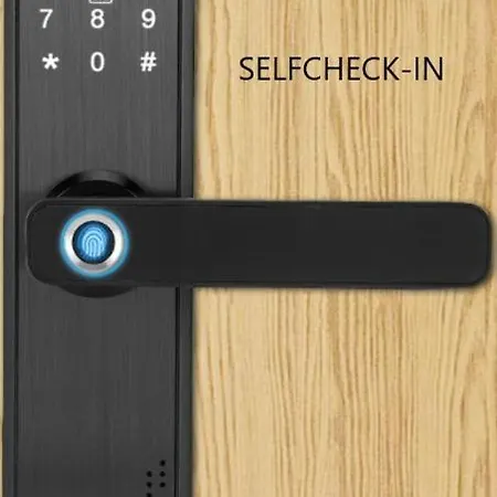 In Very Close To The Center, Free Underground Parking, Wifi, Air Conditioning, Balcony 3* ורשה