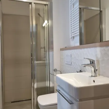 In Very Close To The Center, Free Underground Parking, Wifi, Air Conditioning, Balcony Apartamento