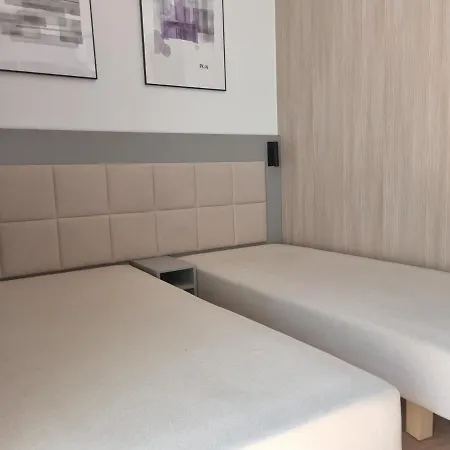 Apartamento In Very Close To The Center, Free Underground Parking, Wifi, Air Conditioning, Balcony 3*